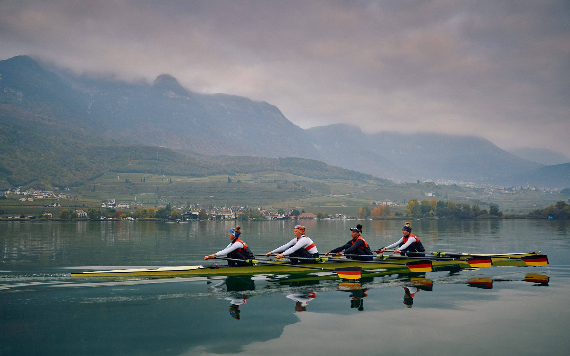 Rowing In Switzerland Background