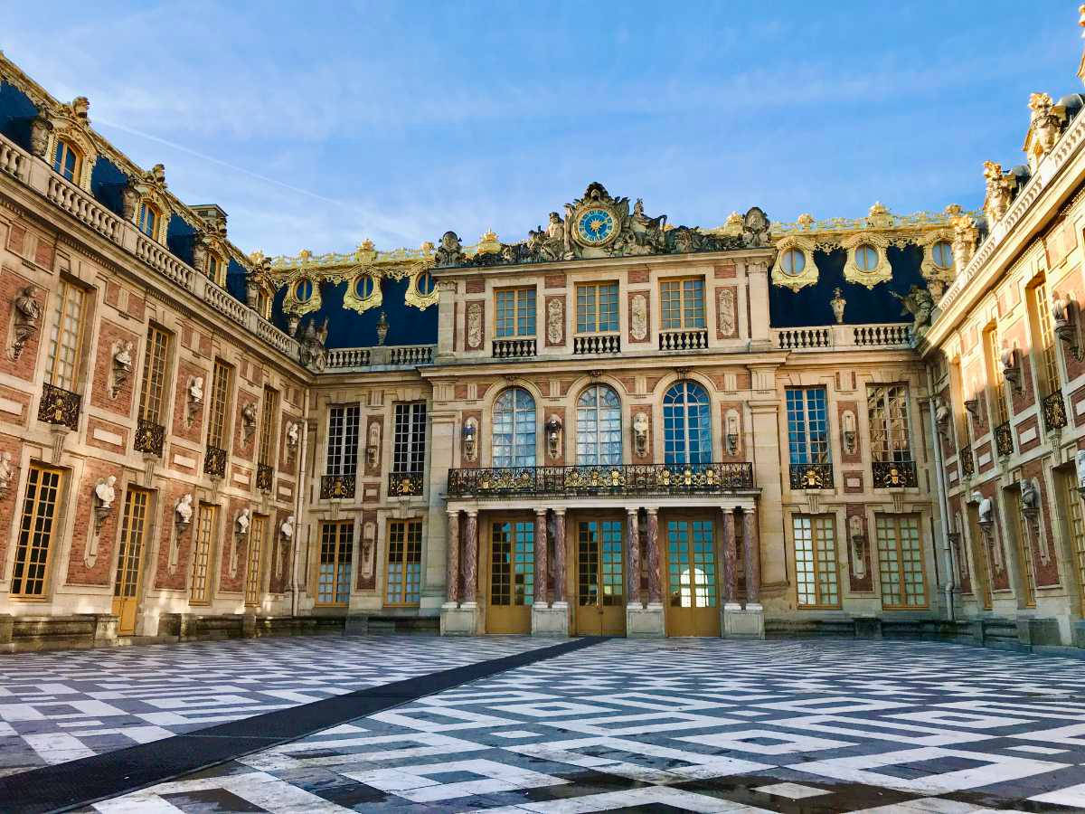 Royal Essence - Diamond Patterned Floor At The Palace Of Versailles Background