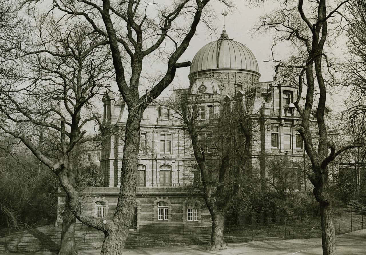 Royal Observatory Amidst The Radiant Glow Of Twilight Background