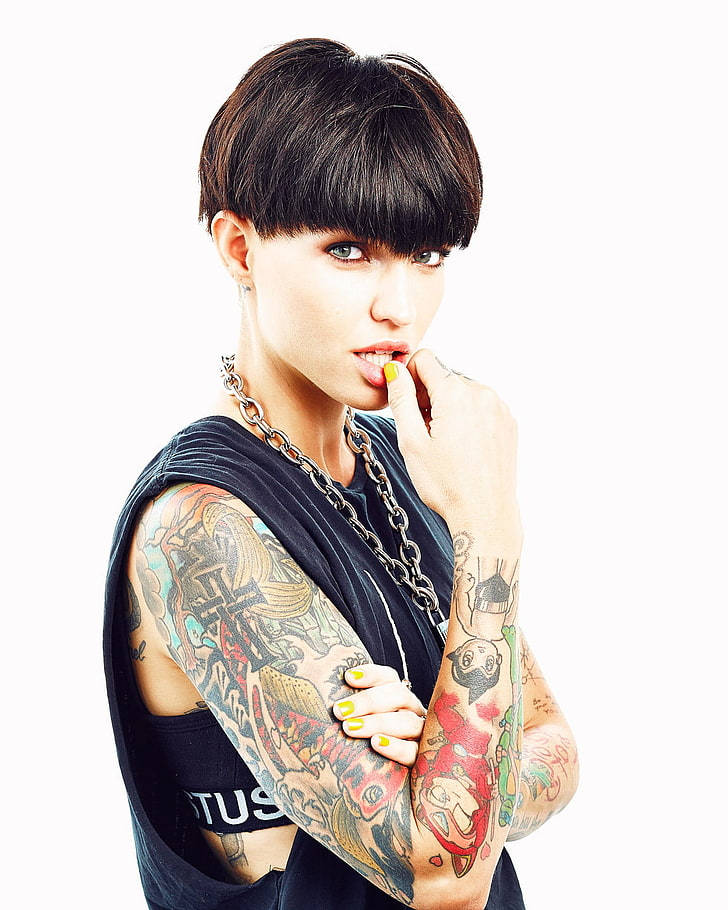 Ruby Rose Bowl Haircut Background