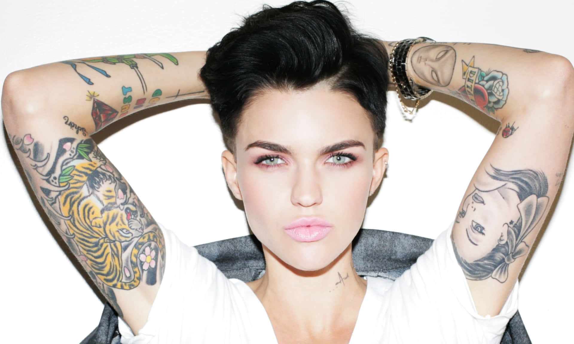 Ruby Rose Tatuaje En El Cuello