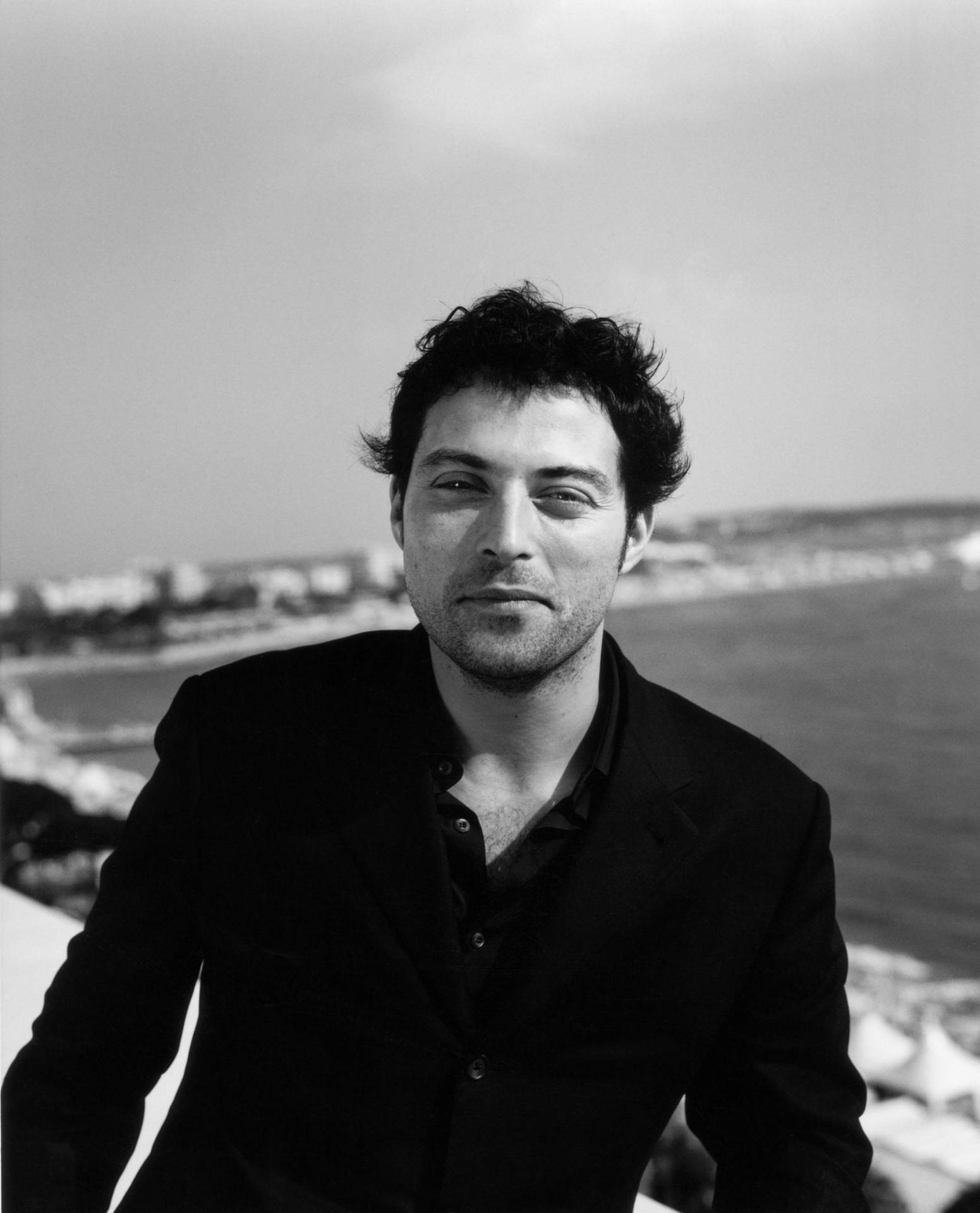 Rufus Sewell Fun Seaside Portrait Background