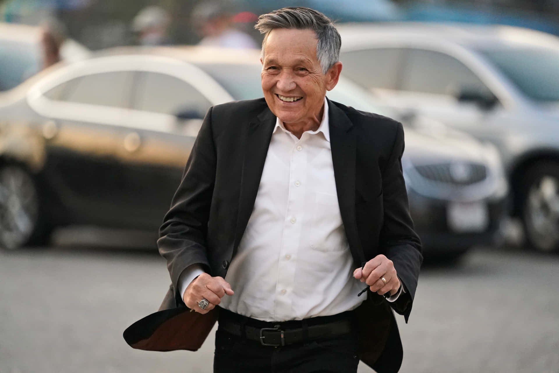 Running Dennis Kucinich Background