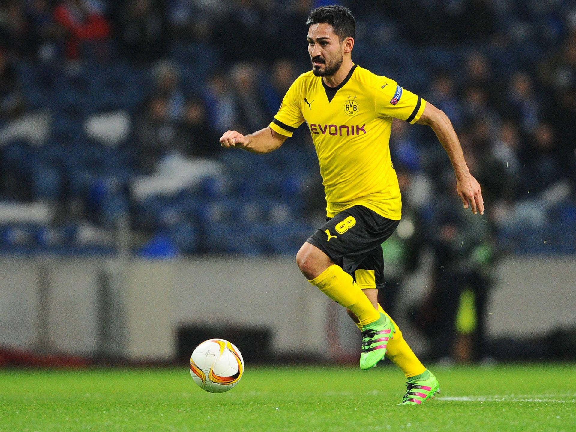 Running Ilkay Gundogan Side-view Background