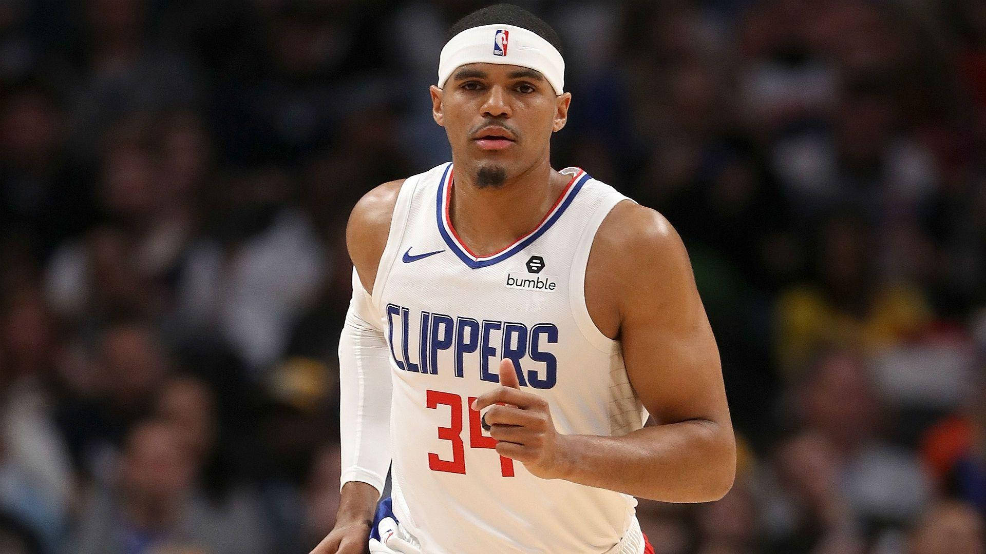 Running Tobias Harris Nba Player Clippers Background