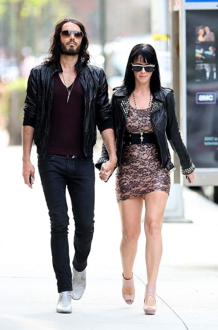 Russell Brand Walking With Katy Perry Background