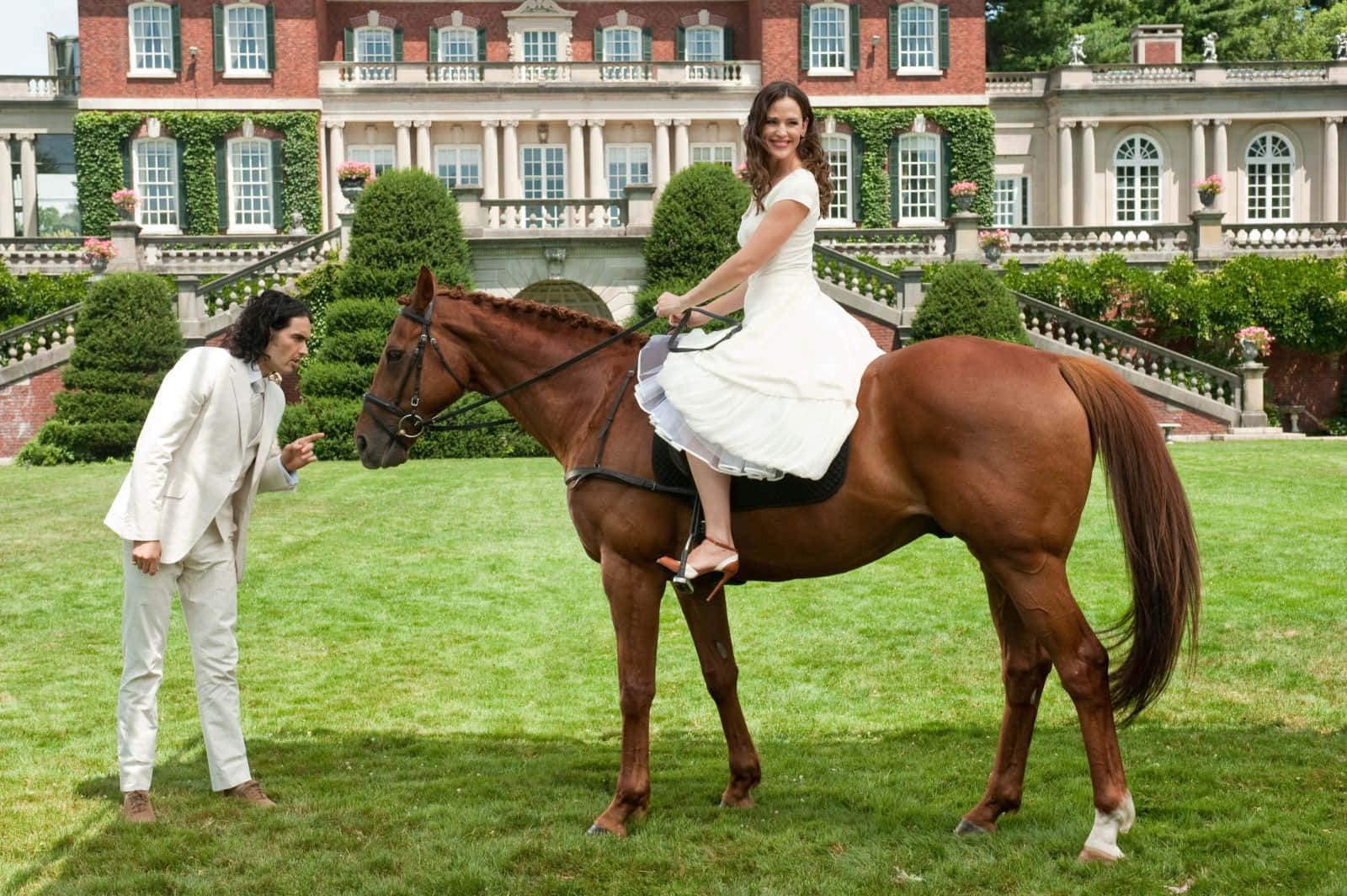 Russell Brand With Jennifer Garner Background