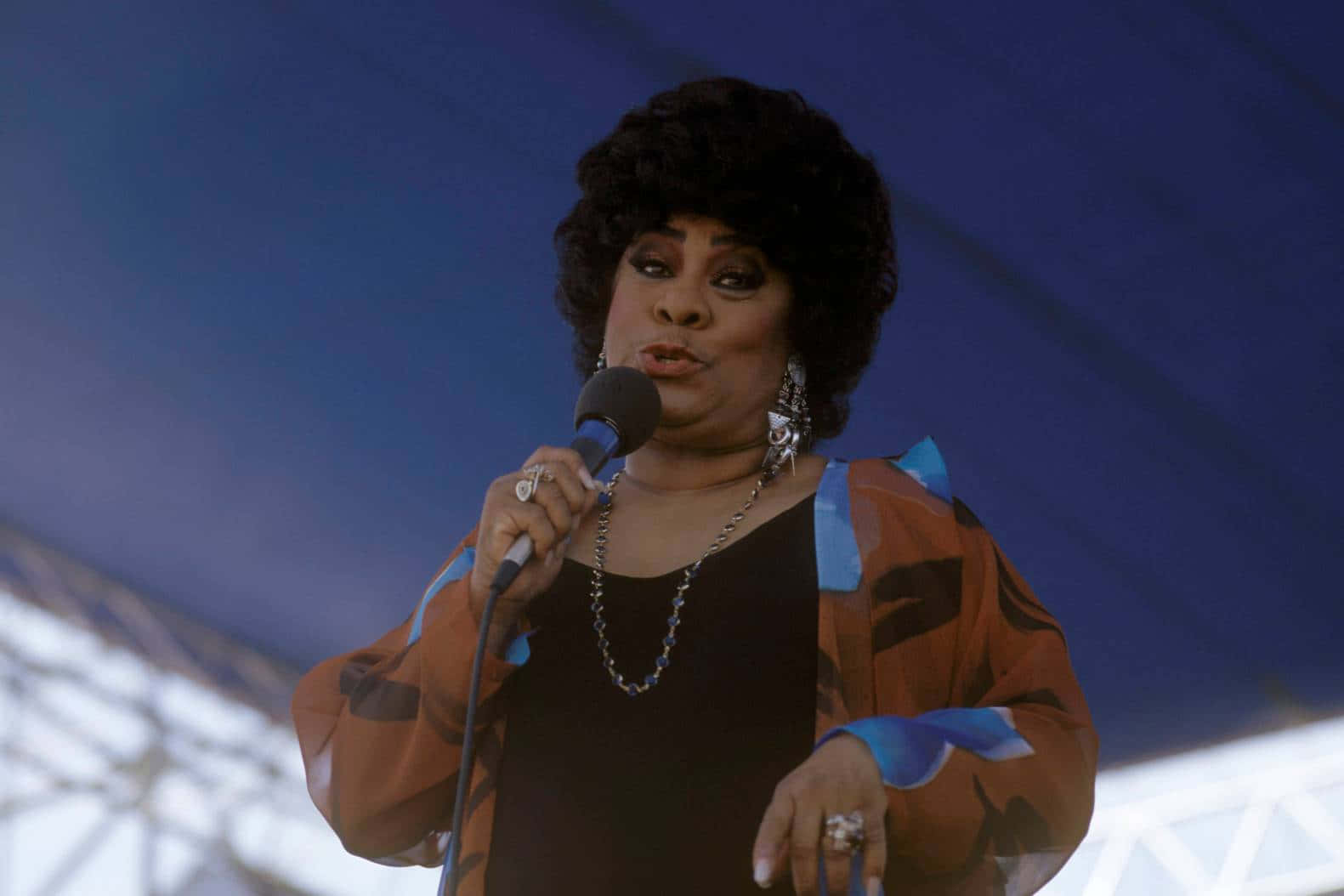 Ruth Brown Singing Performance Background