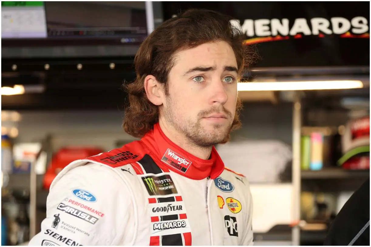 Ryan Blaney Long Curly Hair Background