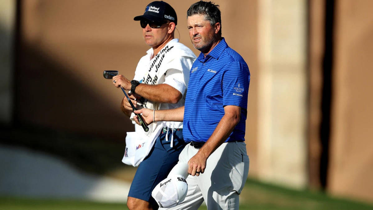 Ryan Palmer Giving Club To Caddie Background