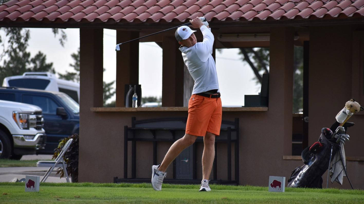 Ryan Palmer White Orange Clothes Swinging Background