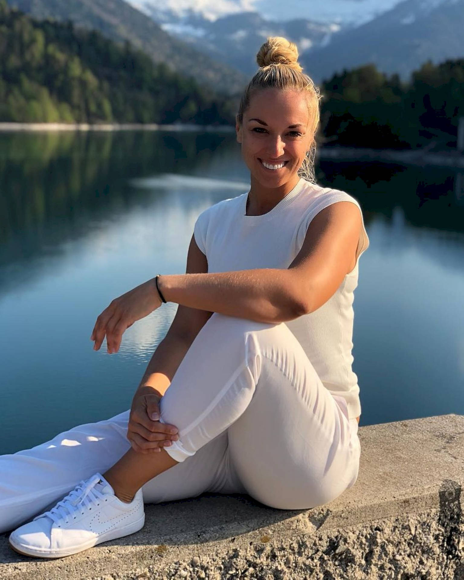 Sabine Lisicki By Lake