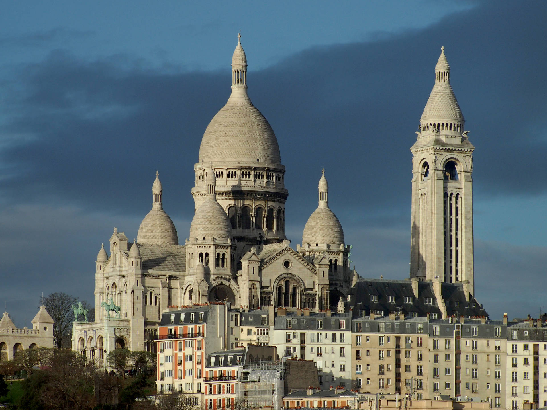 Sacre Coeur Basilica Dark Sky Background