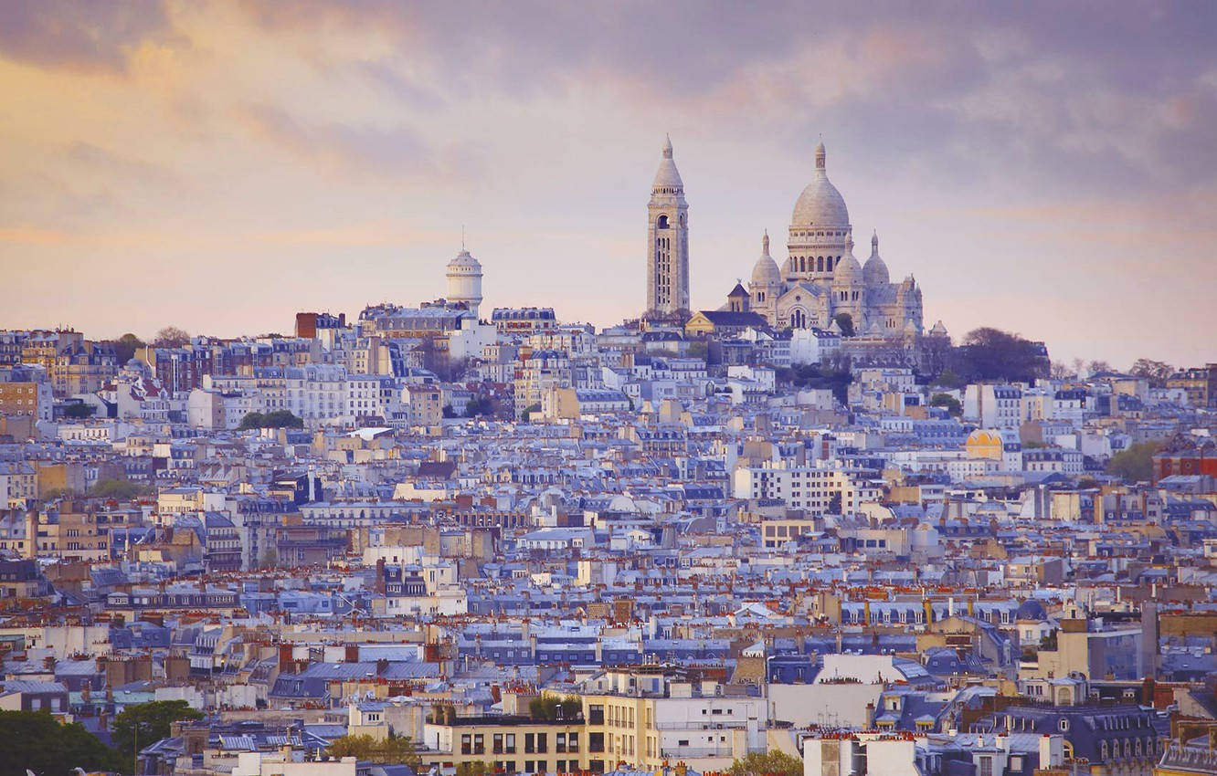 Sacre Coeur Standing Tall Overlooking Montmartre Background