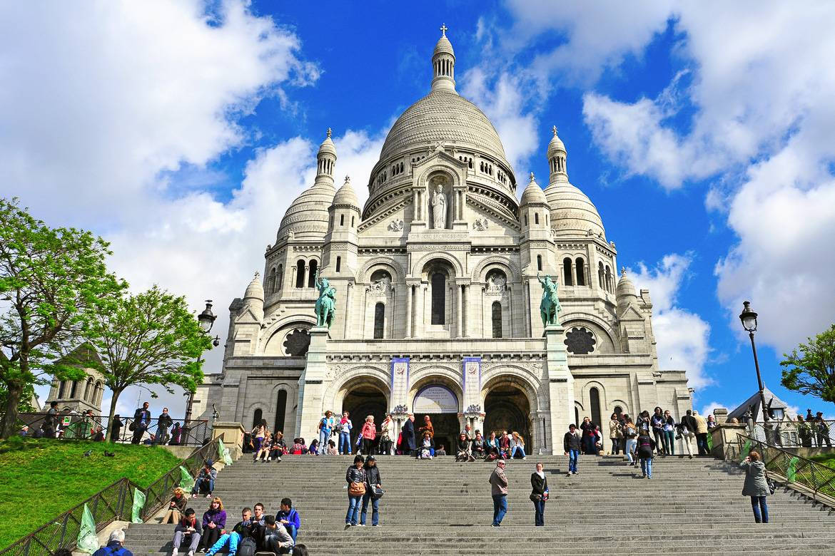 Sacre Coeur With Visitors Background