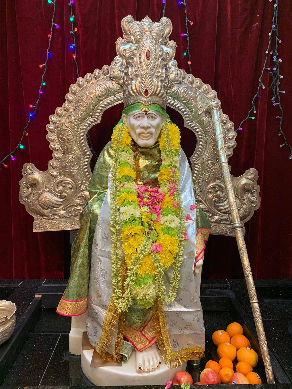 Sacred Hindu Statue Sai Baba Phone Background