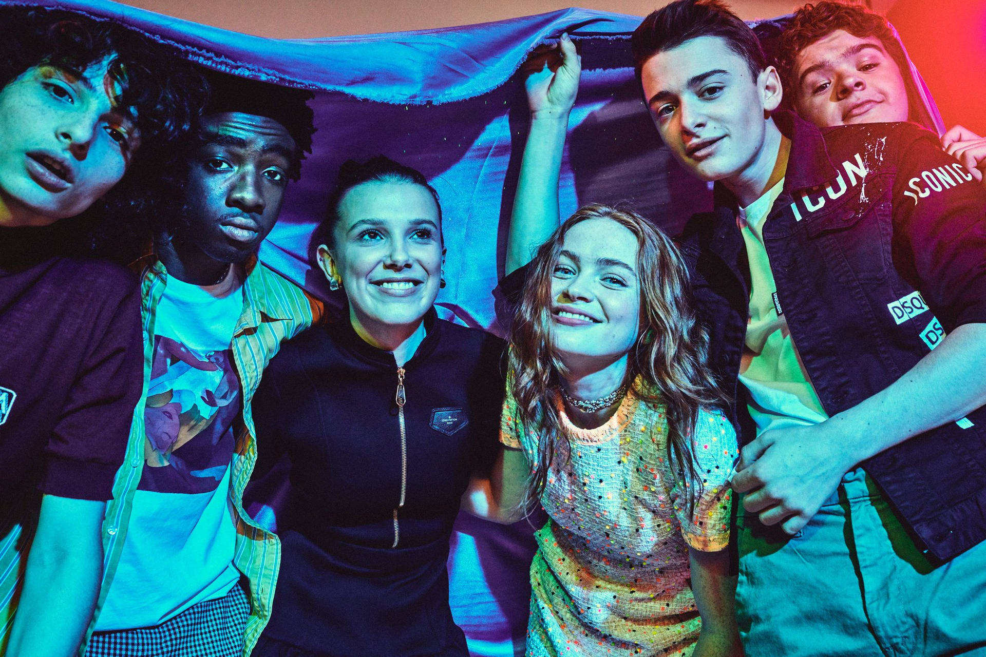 Sadie Sink With The Other Cast Background