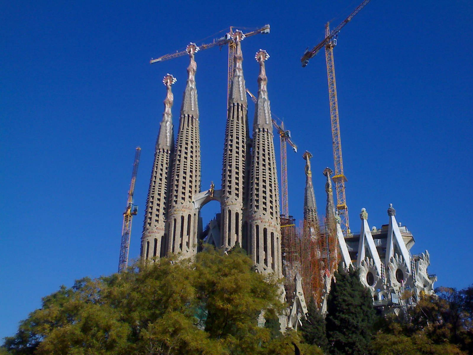 Sagrada Familia Blue Sky Cranes Background