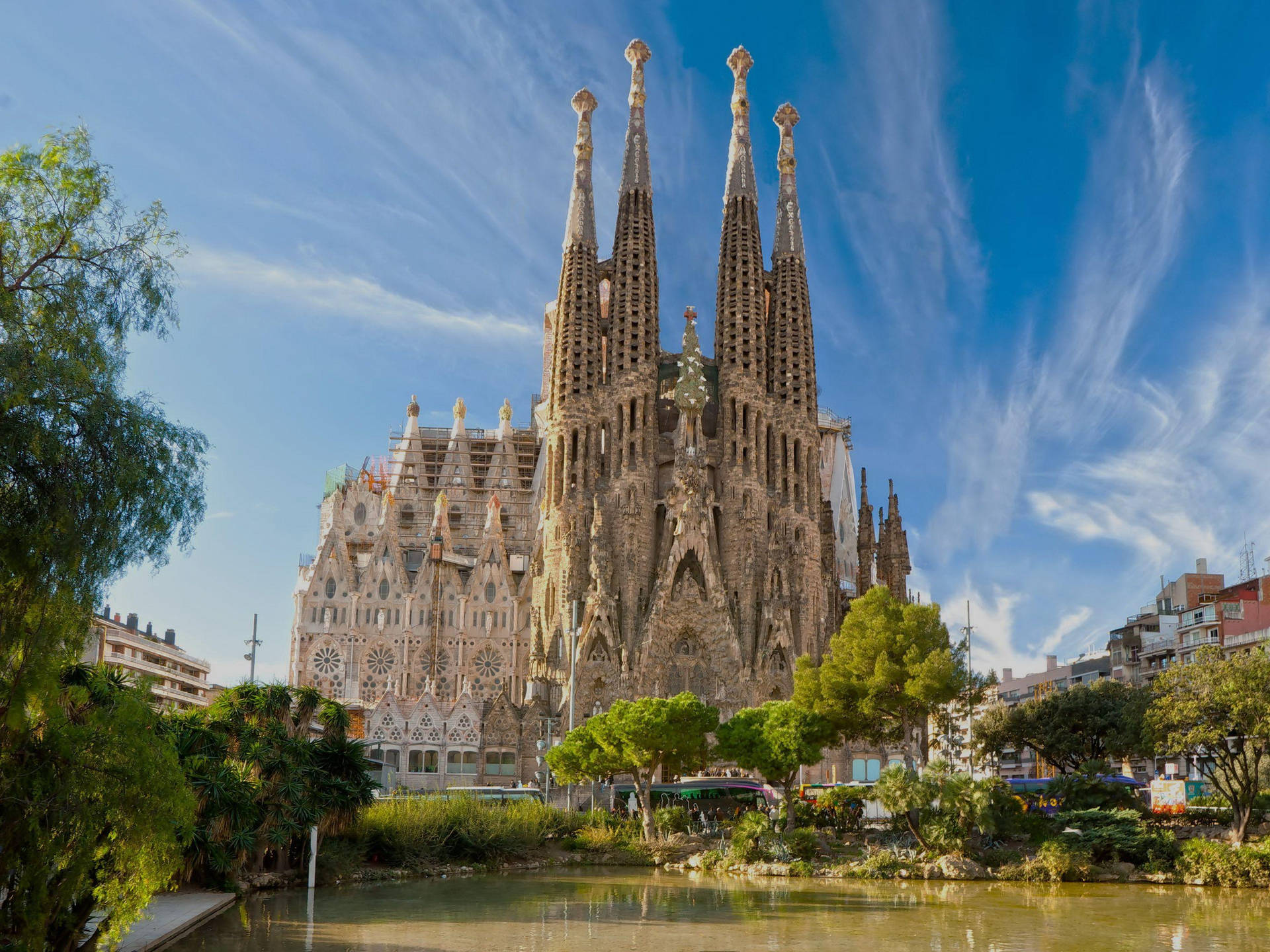 Sagrada Familia Nearby Pond Background