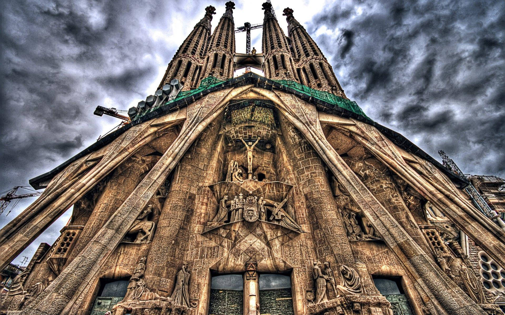 Sagrada Familia Upwards View Background