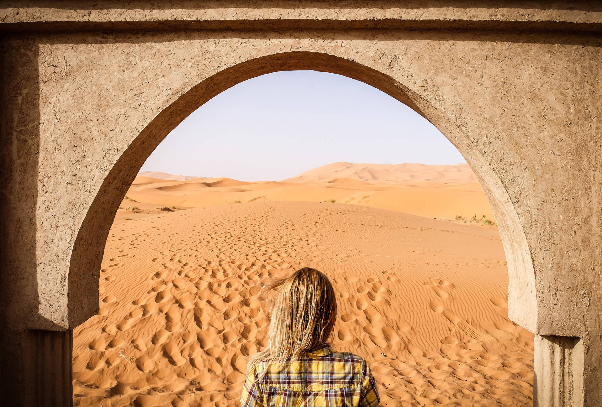 Sahara Desert Archway Background