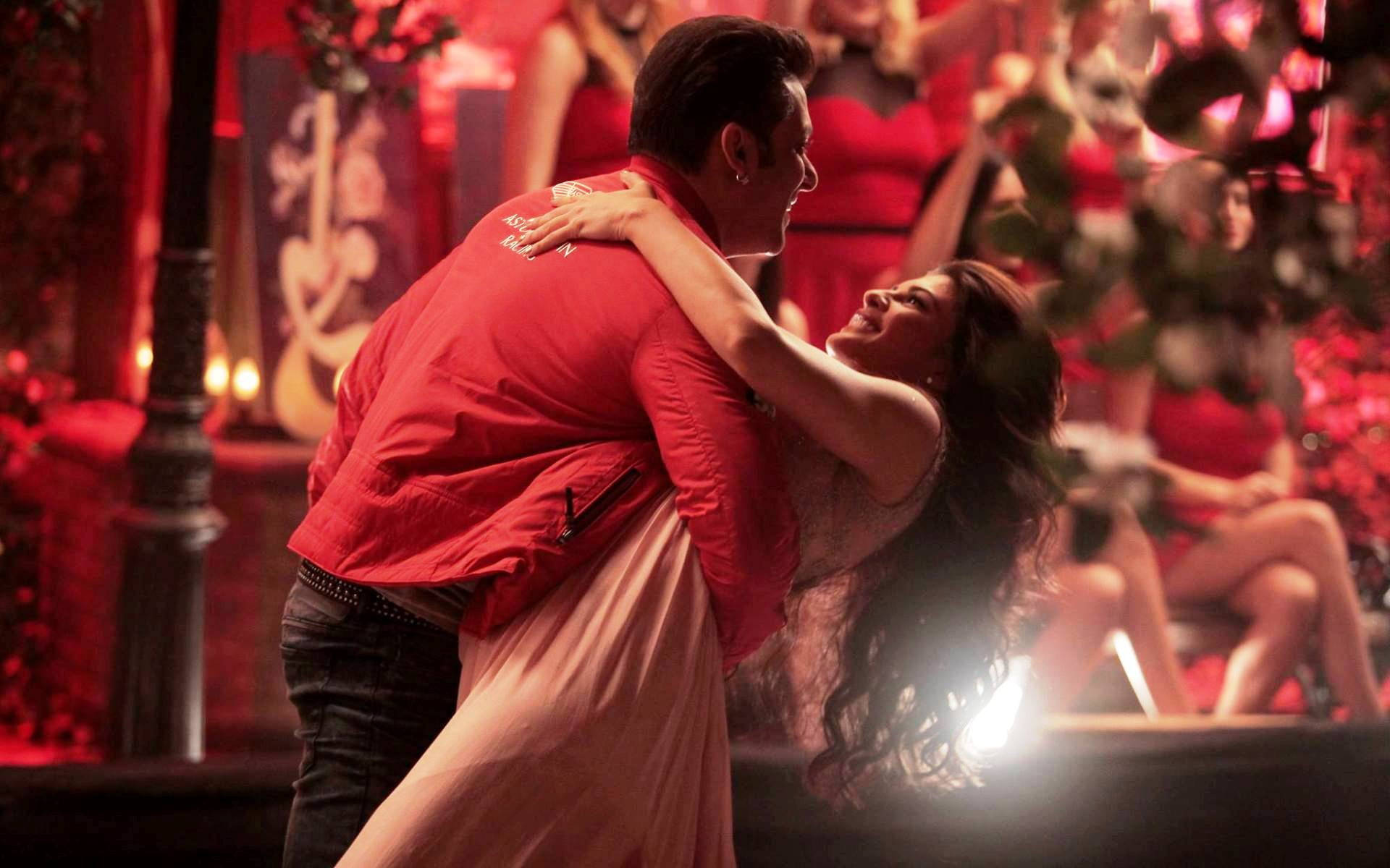 Salman Khan And Jacqueline Romantic Dance Background