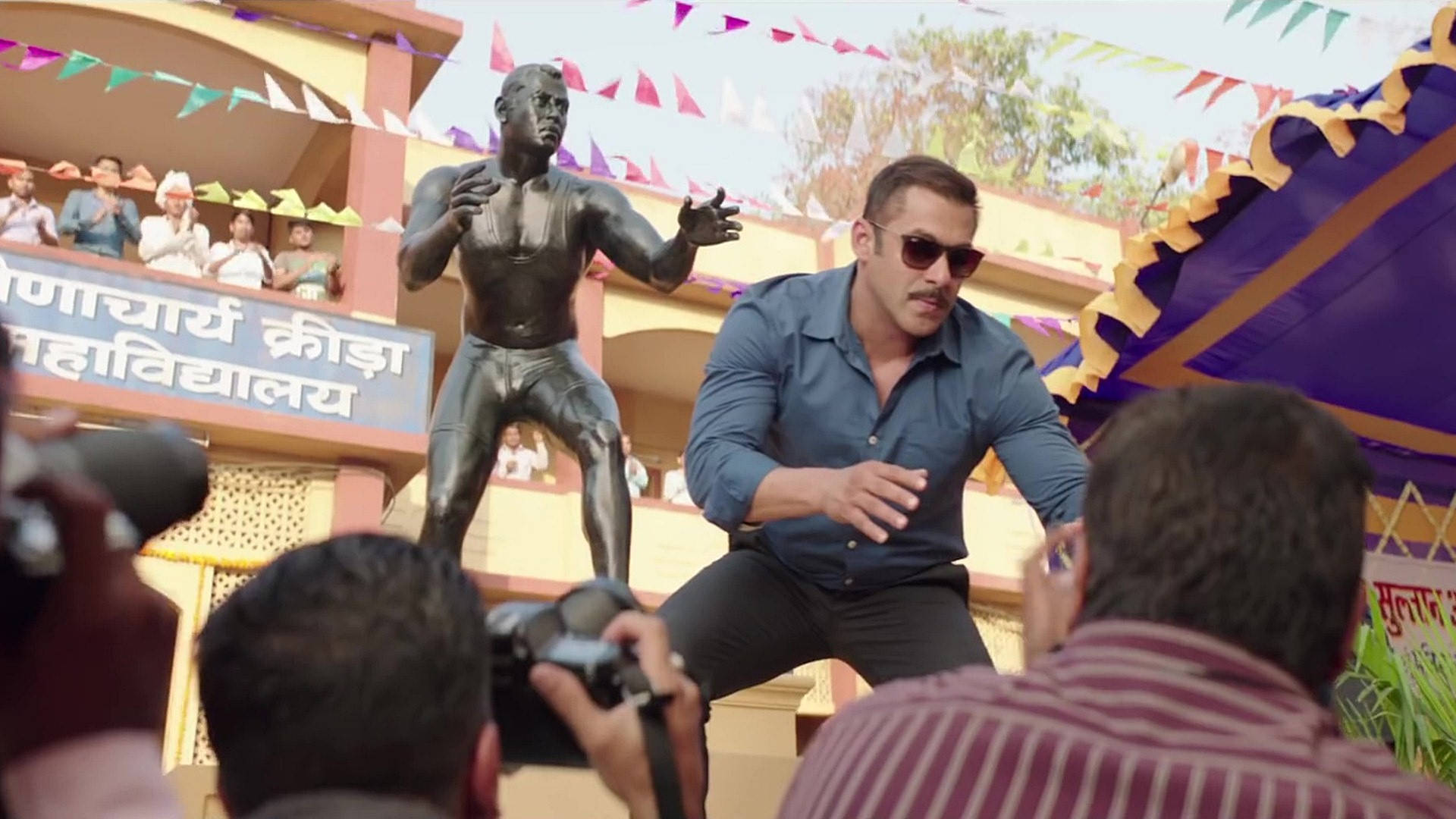 Salman Khan Hd Posing In Front Of Statue Background