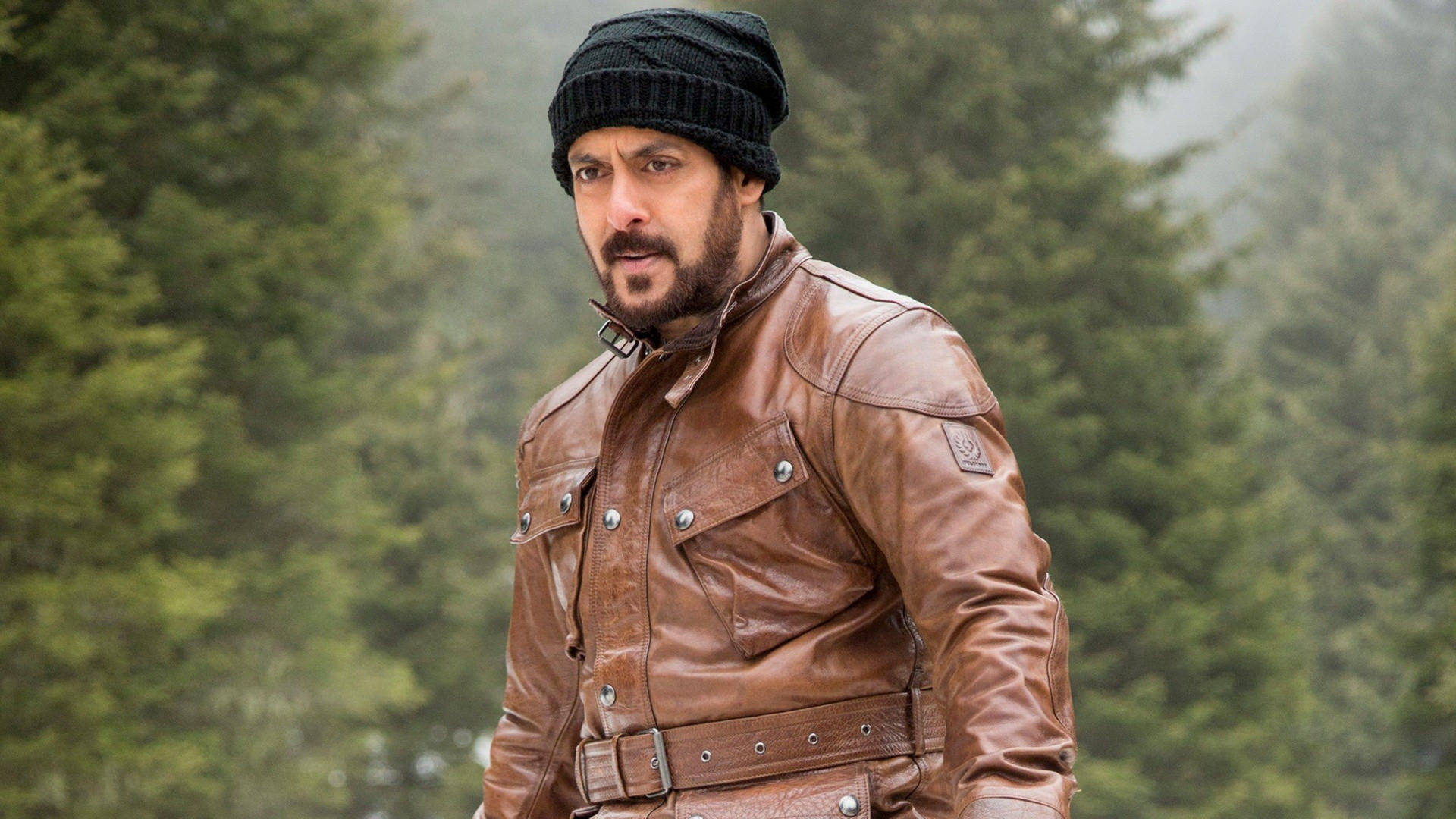 Salman Khan Hd Tiger Zinda Hai Jacket And Bonnet Background