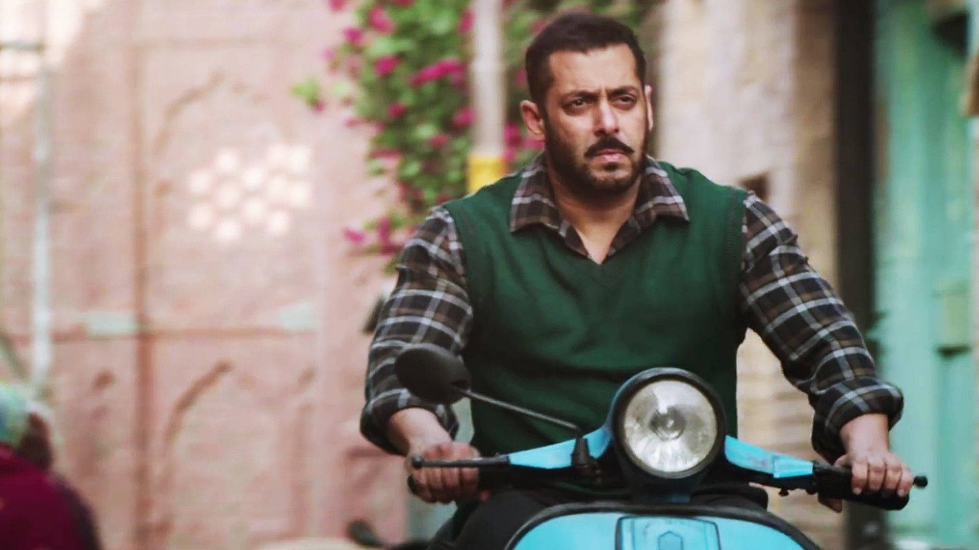 Salman Khan Sultan Riding Motorcycle Hd Background