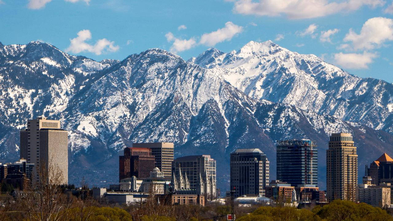 Salt Lake City Majestic Mountains Background