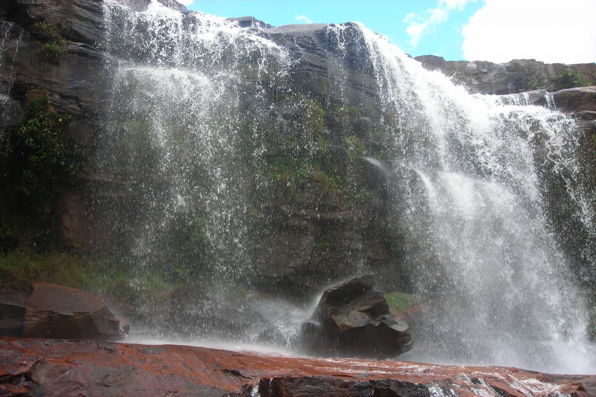Salto Pacheco Waterfalls In Venezuela Background