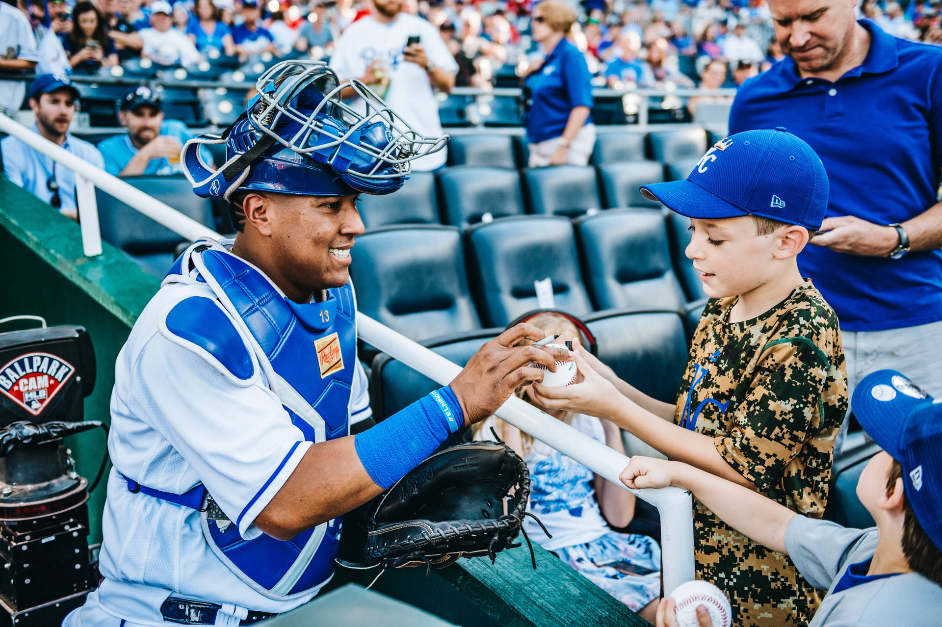 Salvador Perez Autograph Background