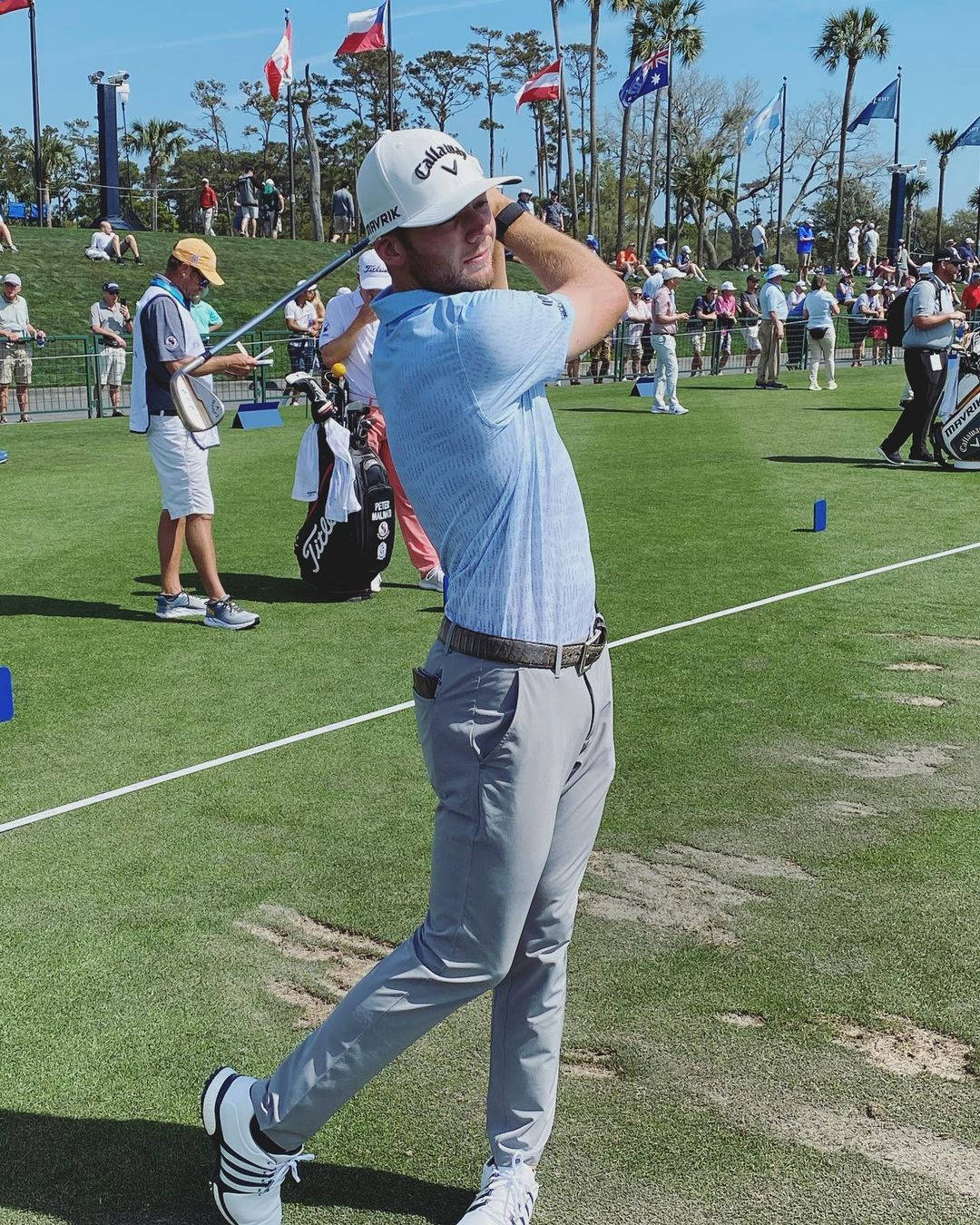 Sam Burns Demonstrating His Excellent Golf Swing On The Court Background