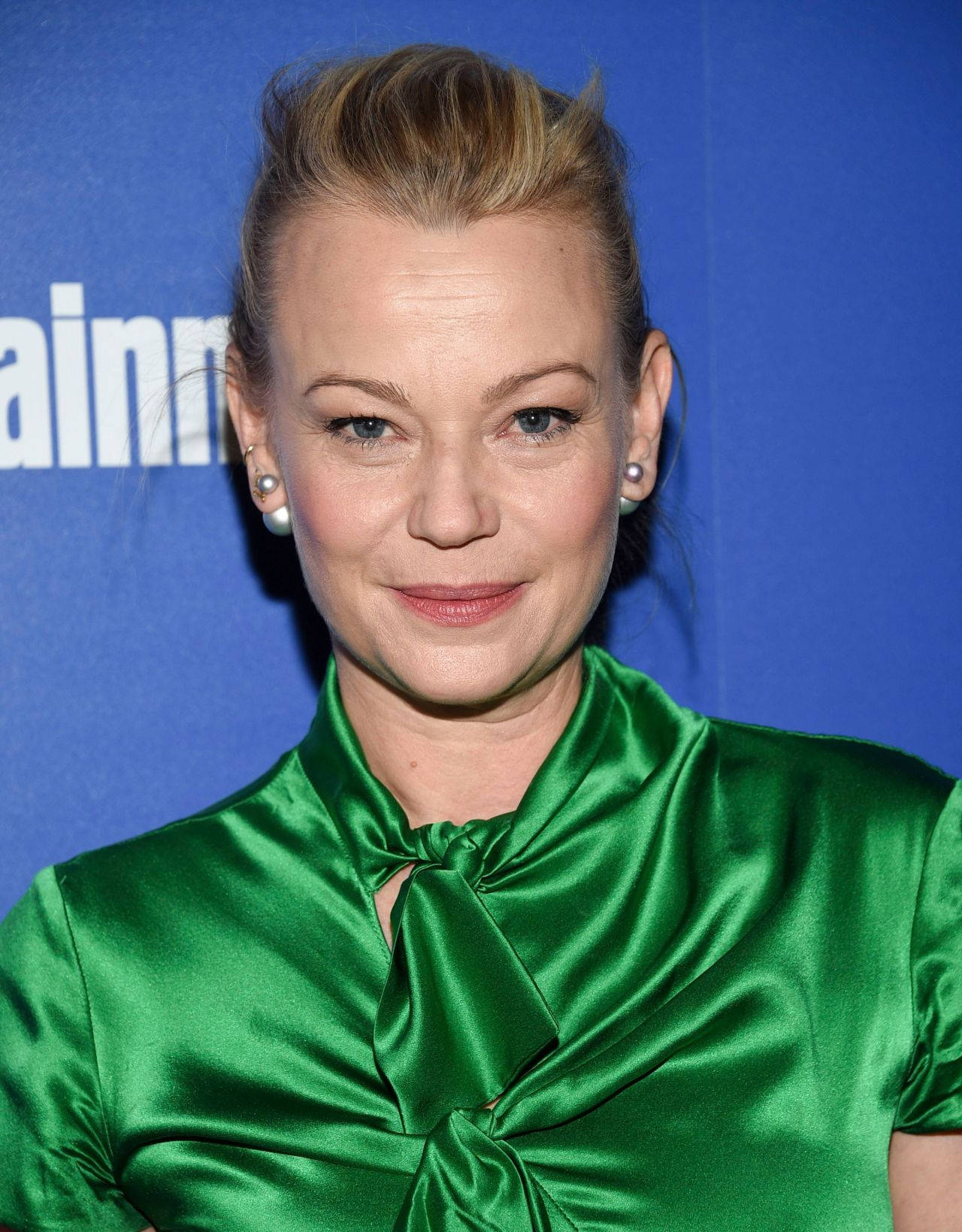 Samantha Mathis Green Satin Dress Background