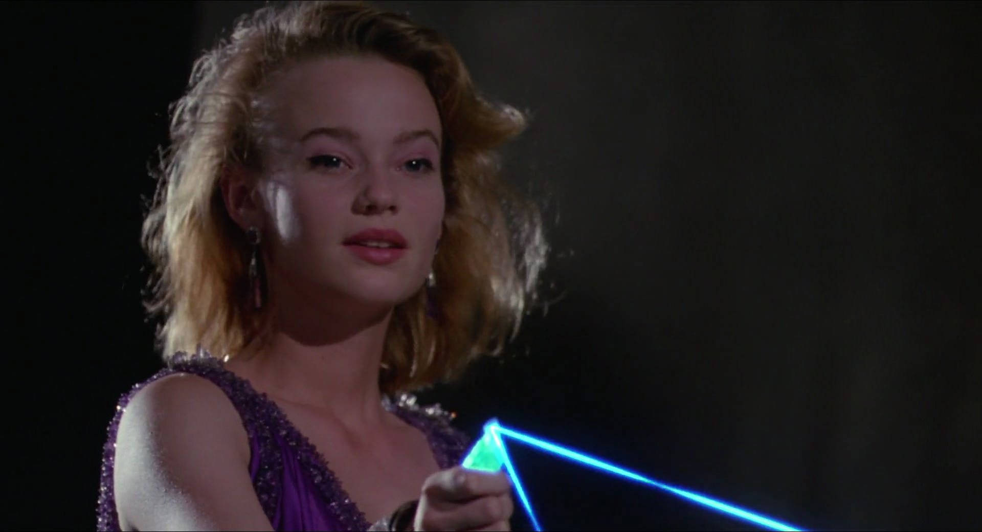 Samantha Mathis Movie Scene