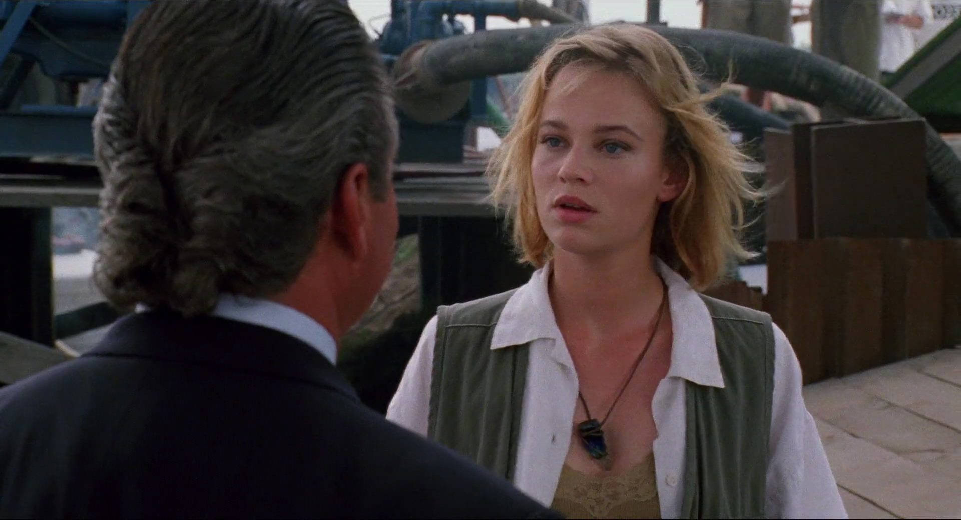 Samantha Mathis Movie Scene