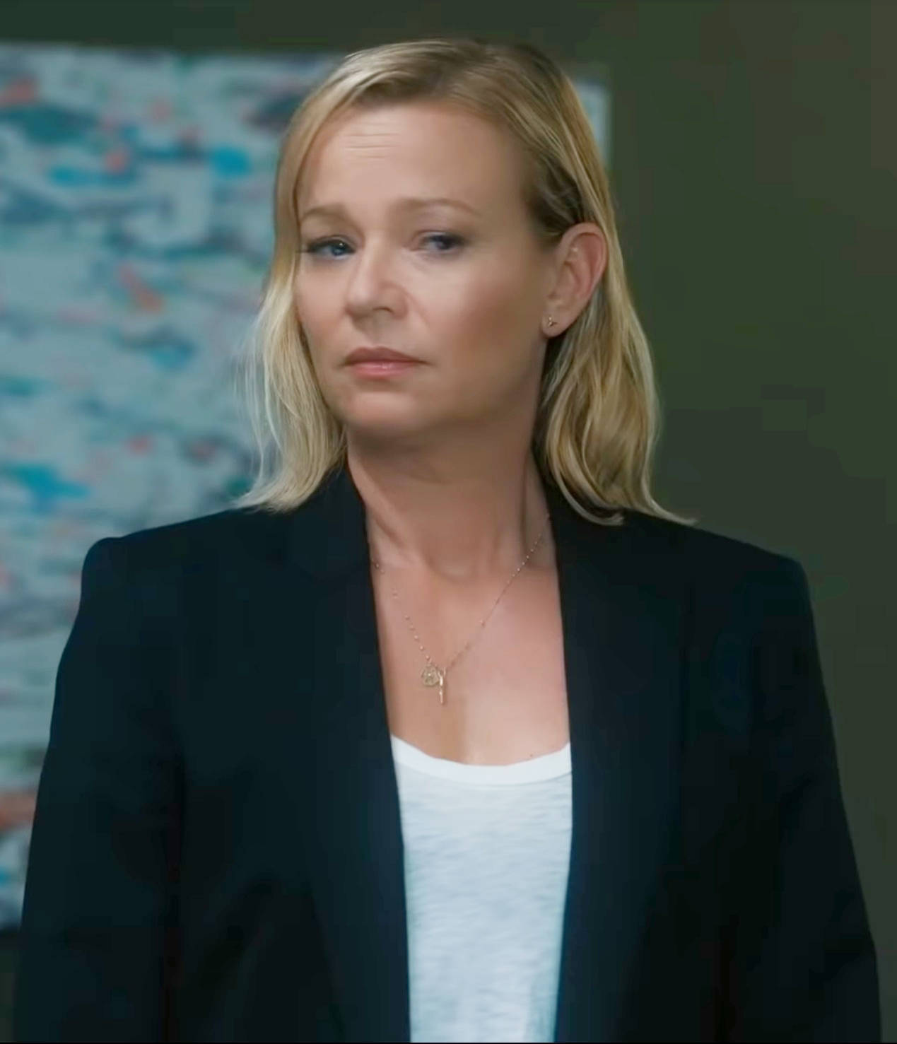 Samantha Mathis Sad Face Background