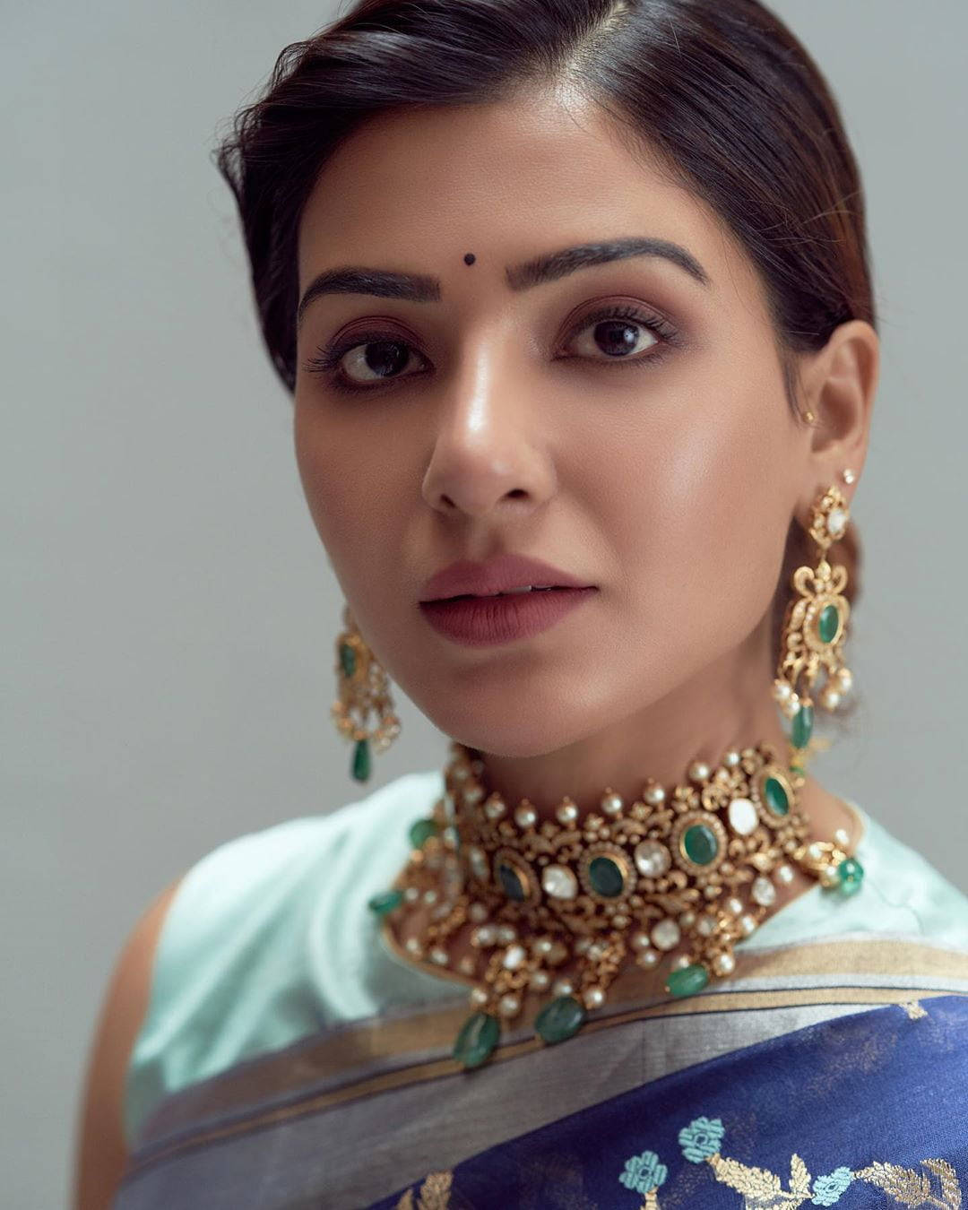 Samantha Stunning In A Blue Saree Close-up Background