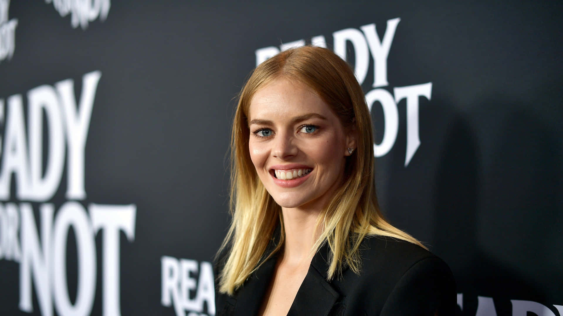 Samara Weaving: Hollywood's Rising Star Background