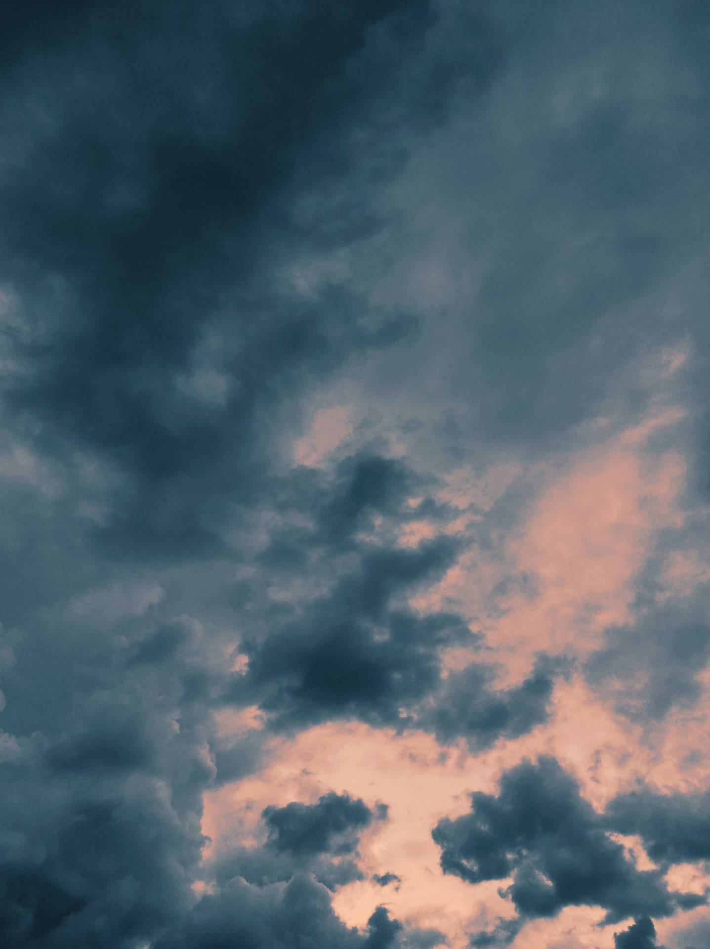 Samsung Galaxy 4k Dark Thick Clouds Sunset Background