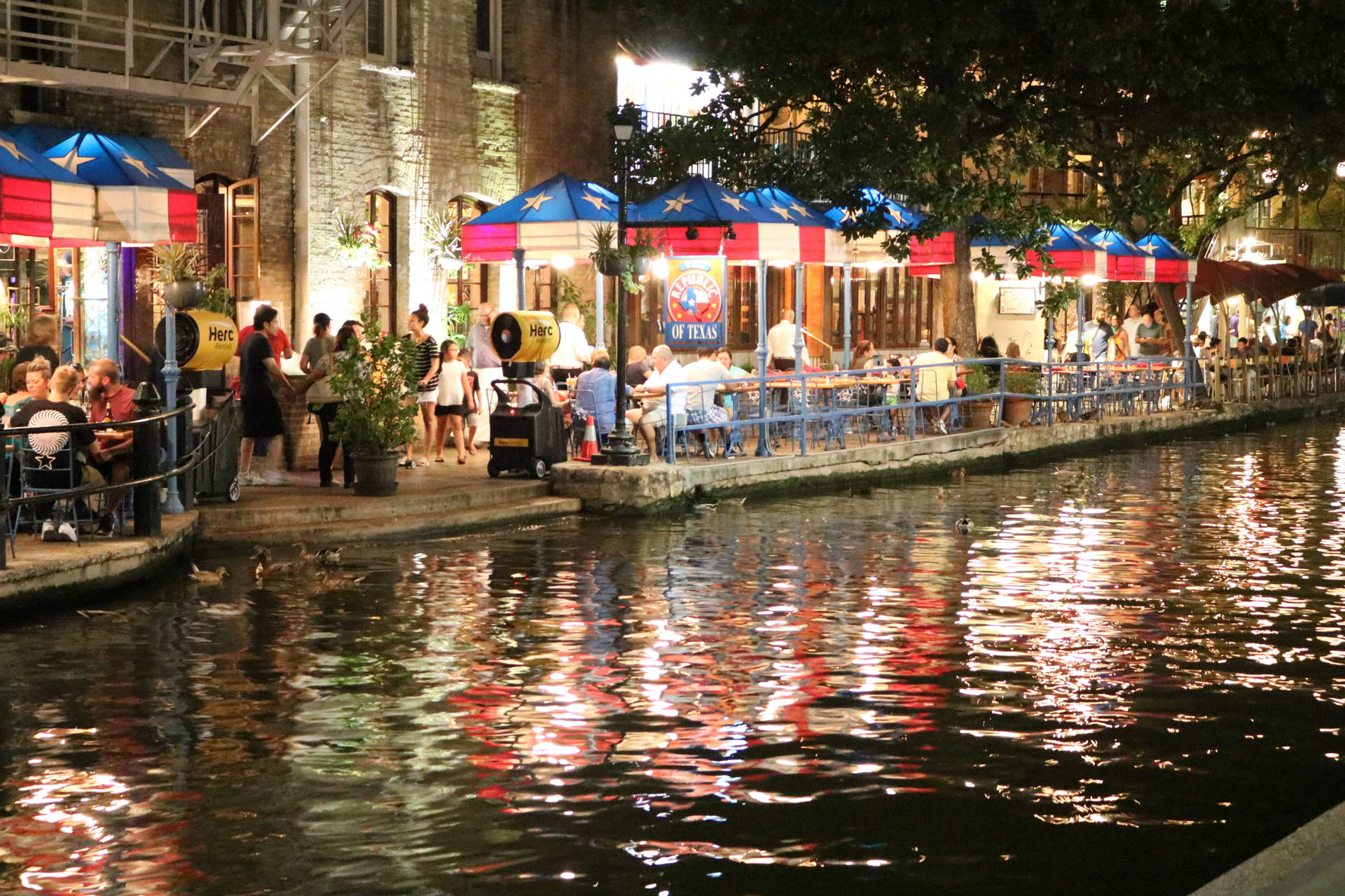 San Antonio River Walk Establishments At Night Background