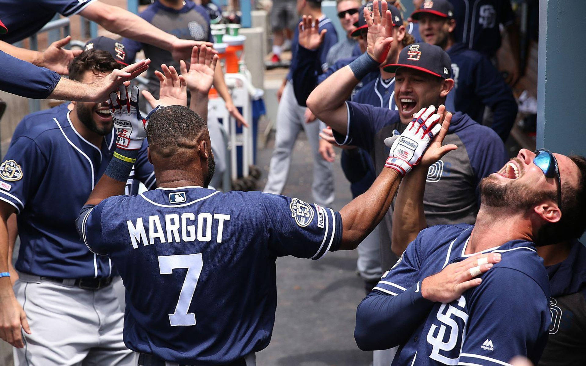 San Diego Padres Cheer For Margot Background