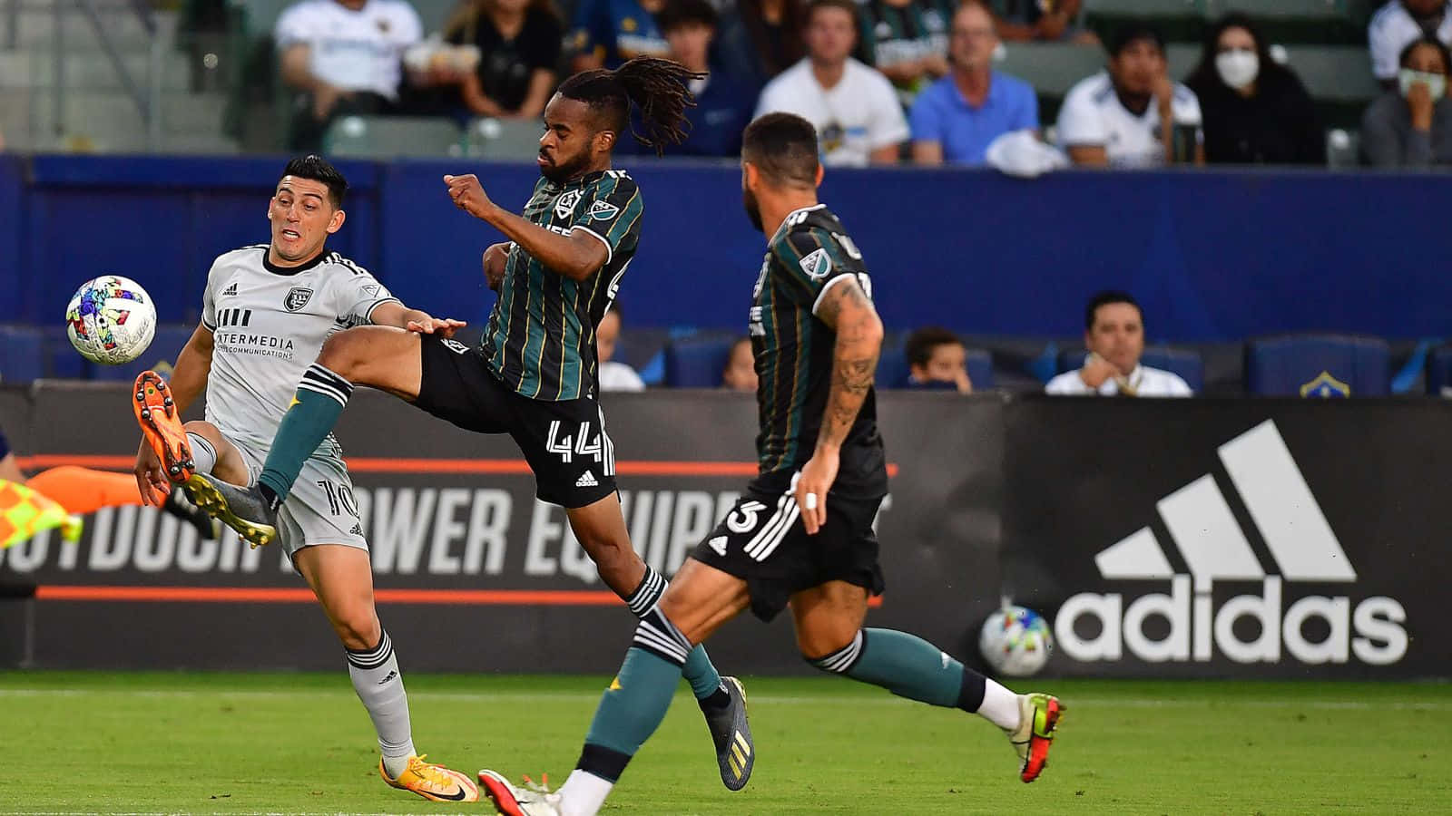 San Jose Earthquakes Midfielder Cristian Espinoza Against La Galaxy Players Background