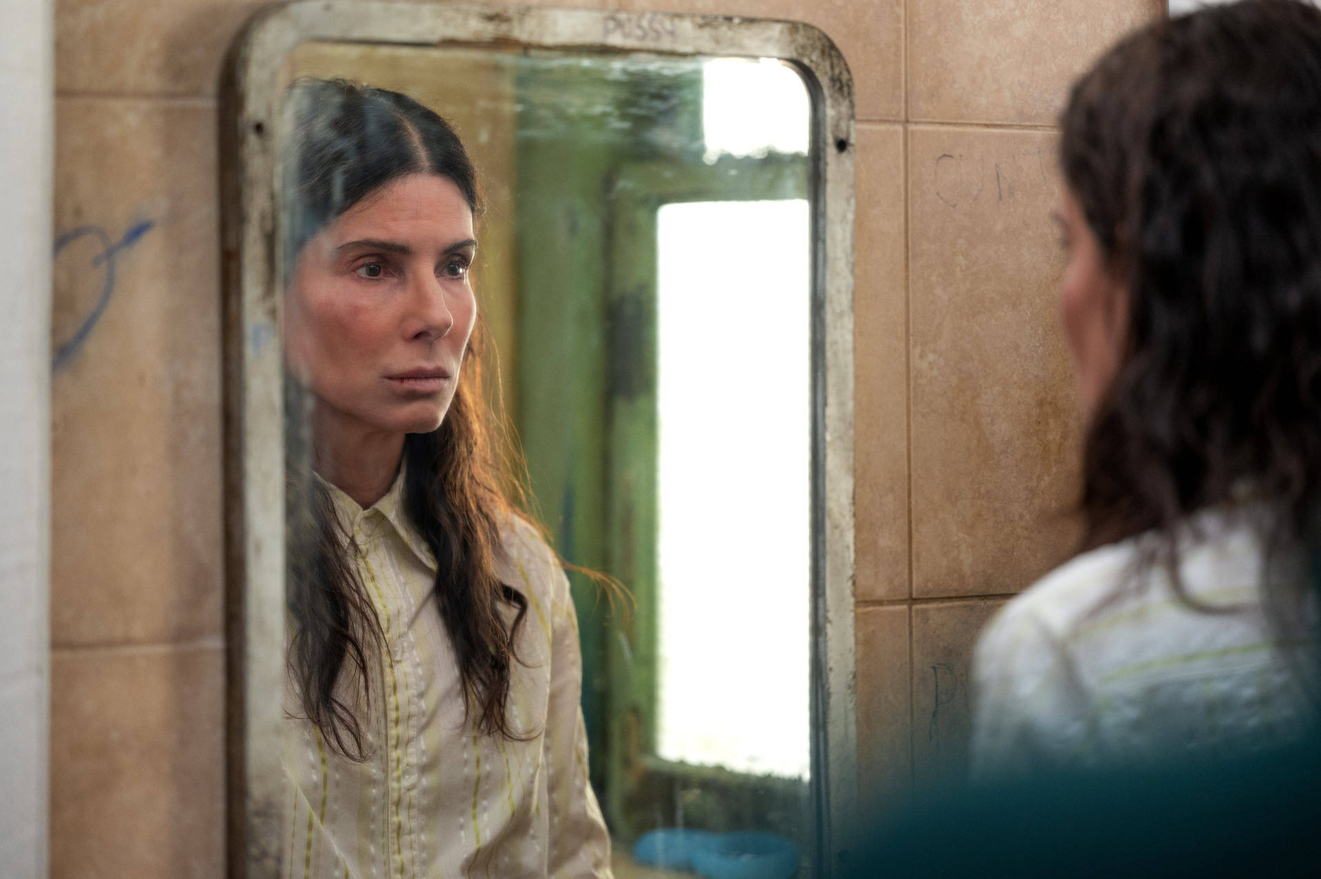 Sandra Bullock Mirror Reflection Background