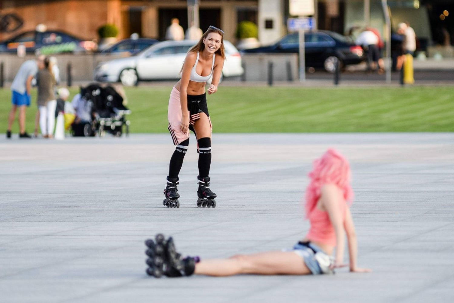 Sandra Kubicka Enjoys Rollerblading With Friend