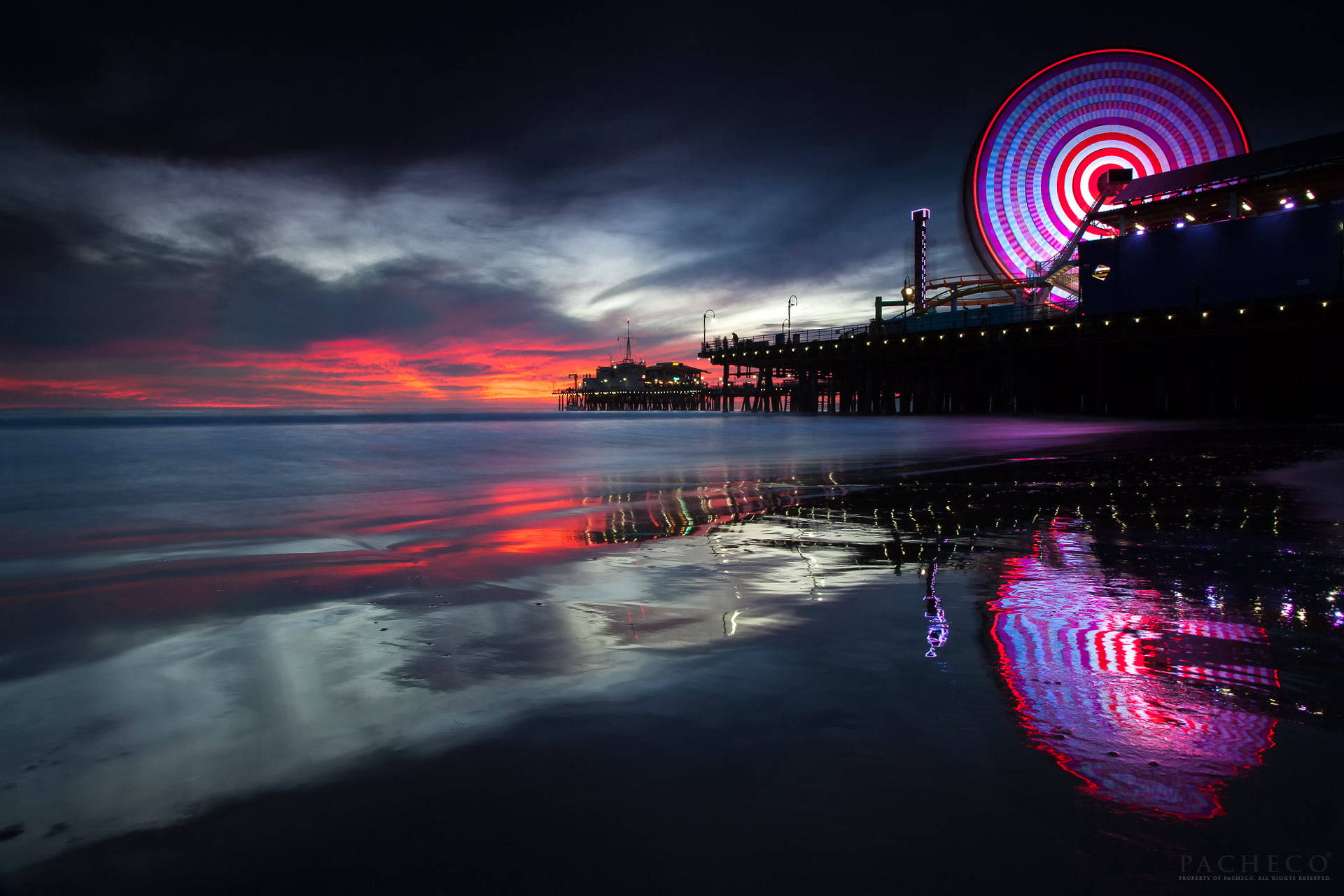 Santa Monica Spinning Red And White Background