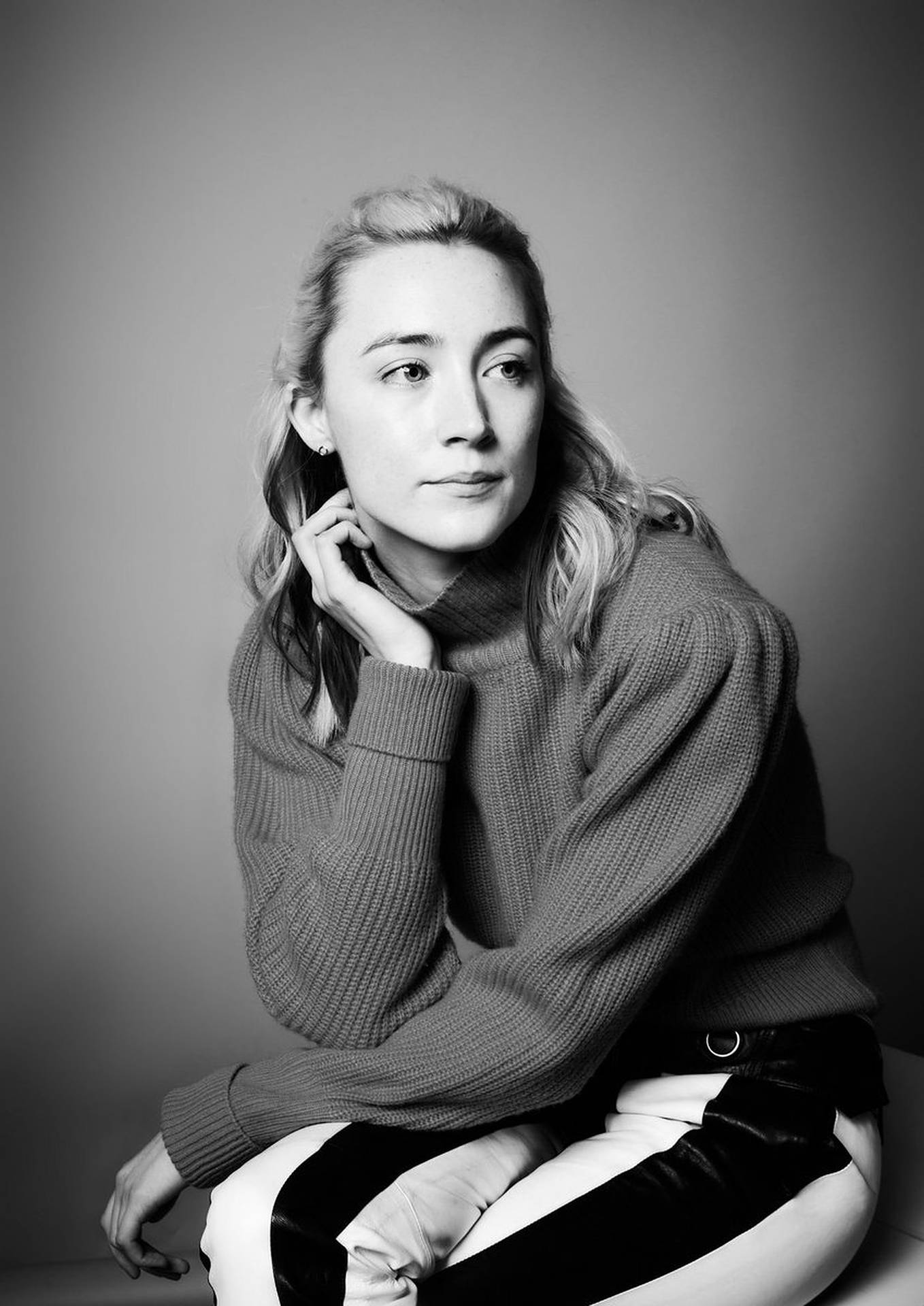 Saoirse Ronan Black And White Background