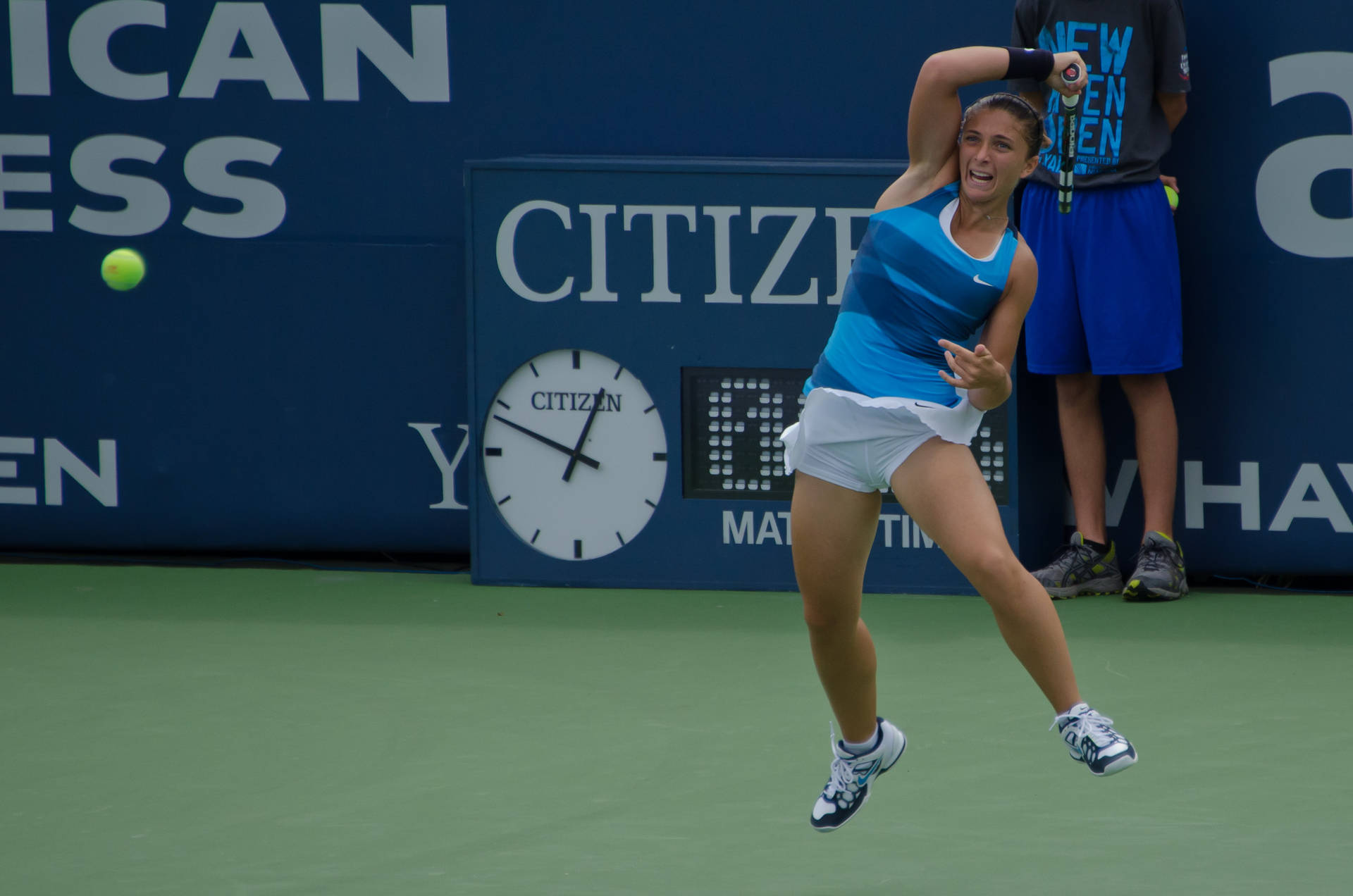 Sara Errani Hit Tennis Ball Background