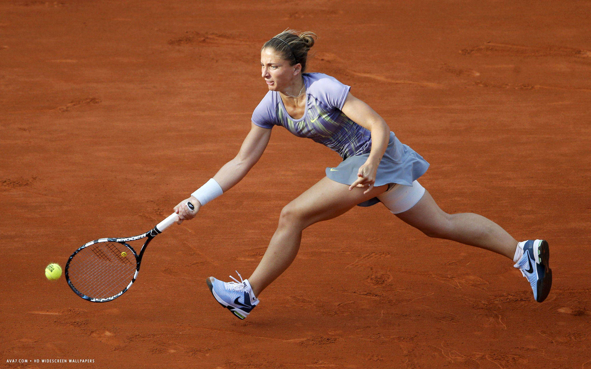 Sara Errani In Action On Court