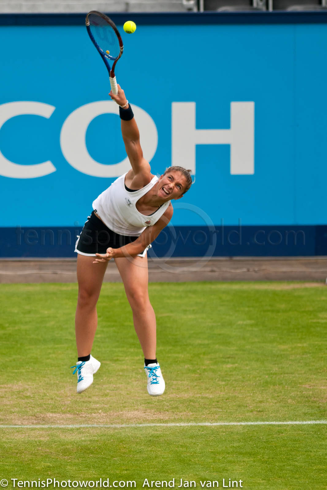 Sara Errani Jump Serve